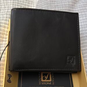 Stone Mountain dark brown leather wallet-new